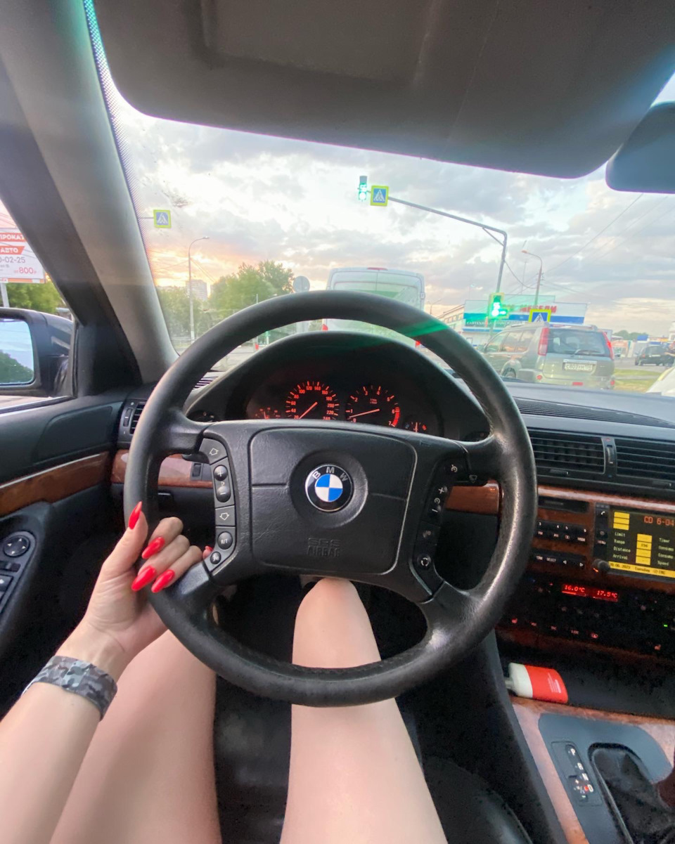 Photo from the logbook BMW 7 series (E38)