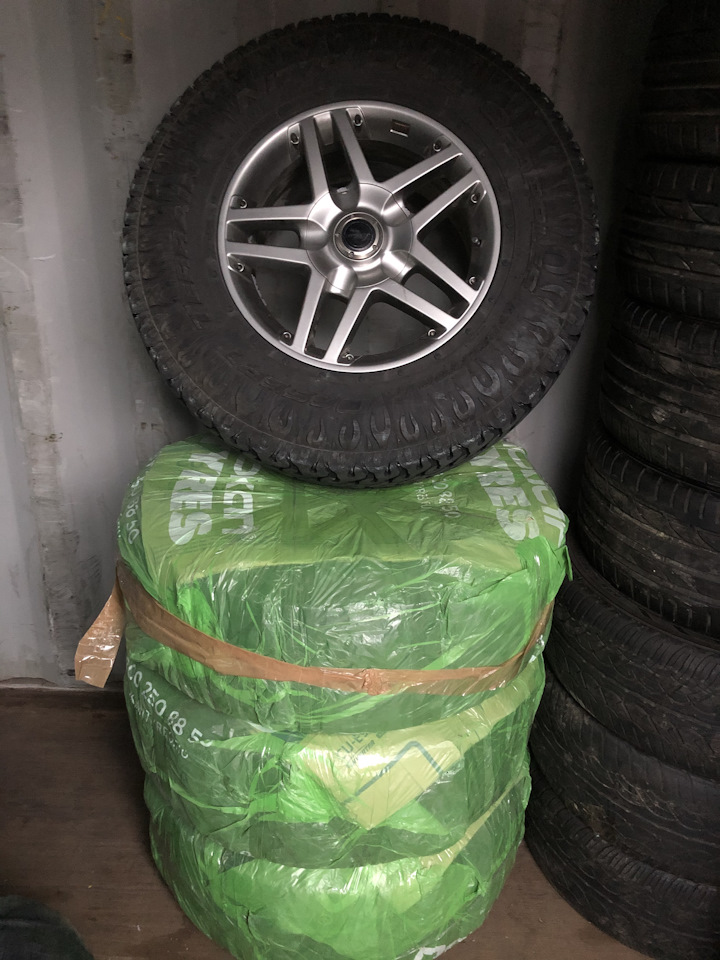 Шины всесезонные Nitto 285/70 R17, кованые диски Berg made in Japan 9 ...