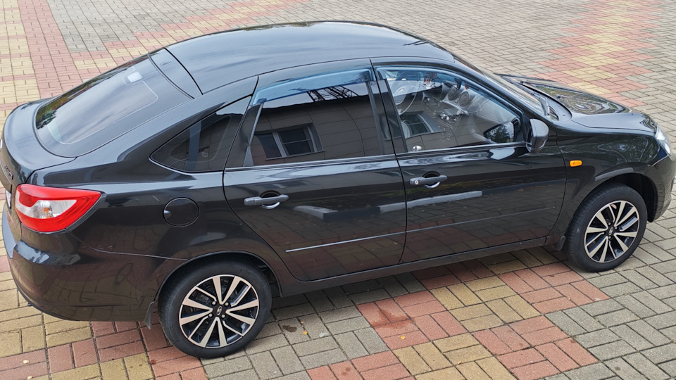 Lada Granta liftback Изподдеда