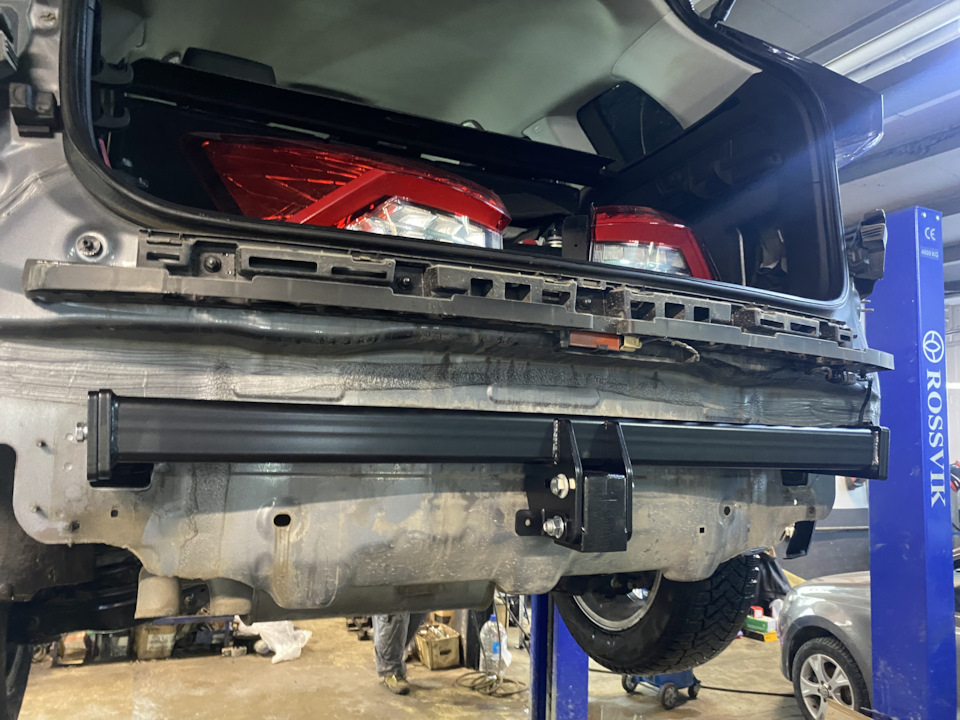 Avtos mi 28. Фаркоп установка фото. Фаркоп. Фаркоп установка фото. Фаркоп хонда цивик 4д.