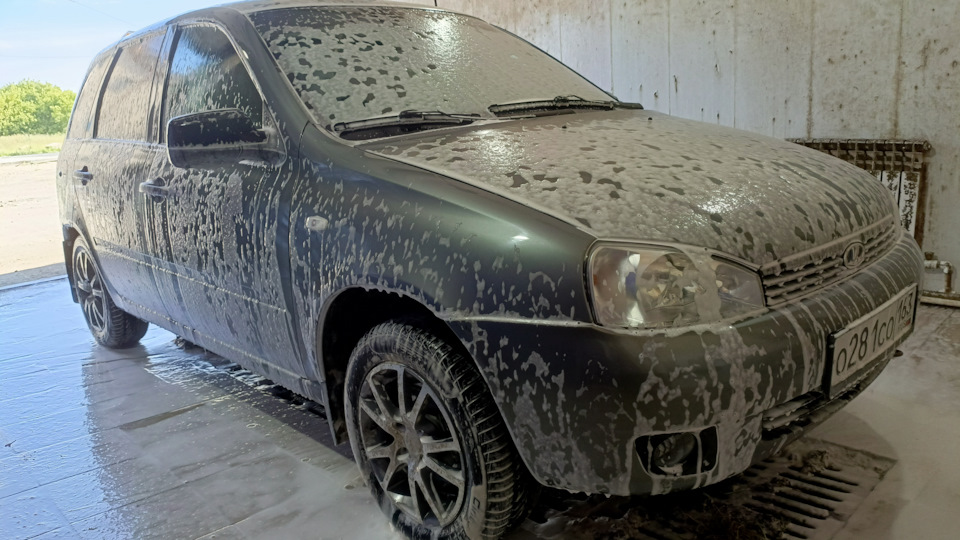 При включении омывателя заднего стекла, вода потекла по левой задней ...