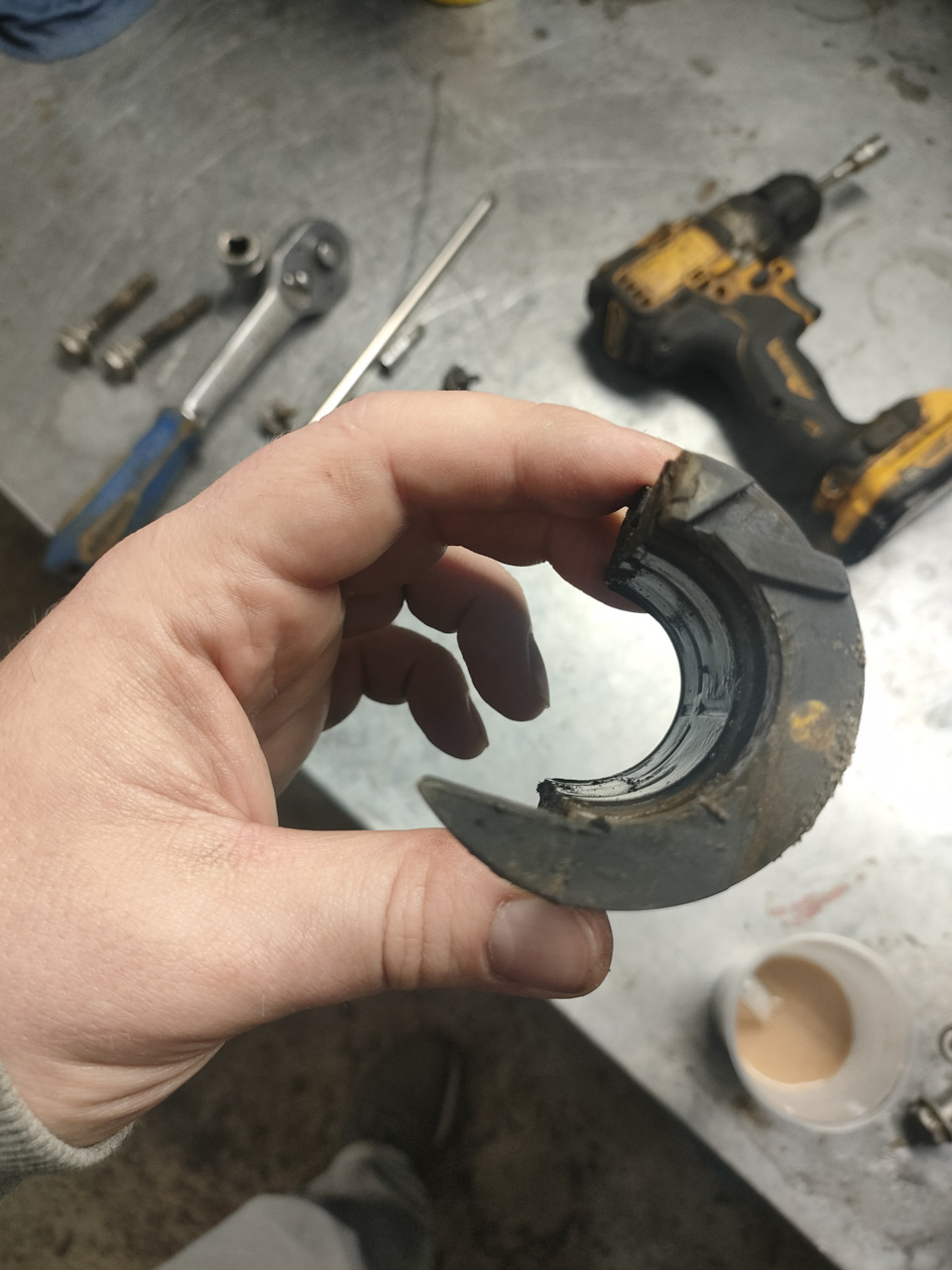 Резиновый скрип при сваливании с лежака(втулки?🤔) — Volkswagen Touareg ...