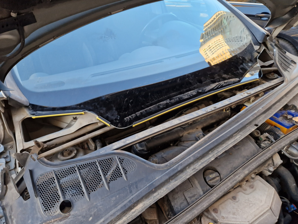 Дефлектор ветрового стекла — Peugeot 308 (1G), 1,6 л, 2011 года ...