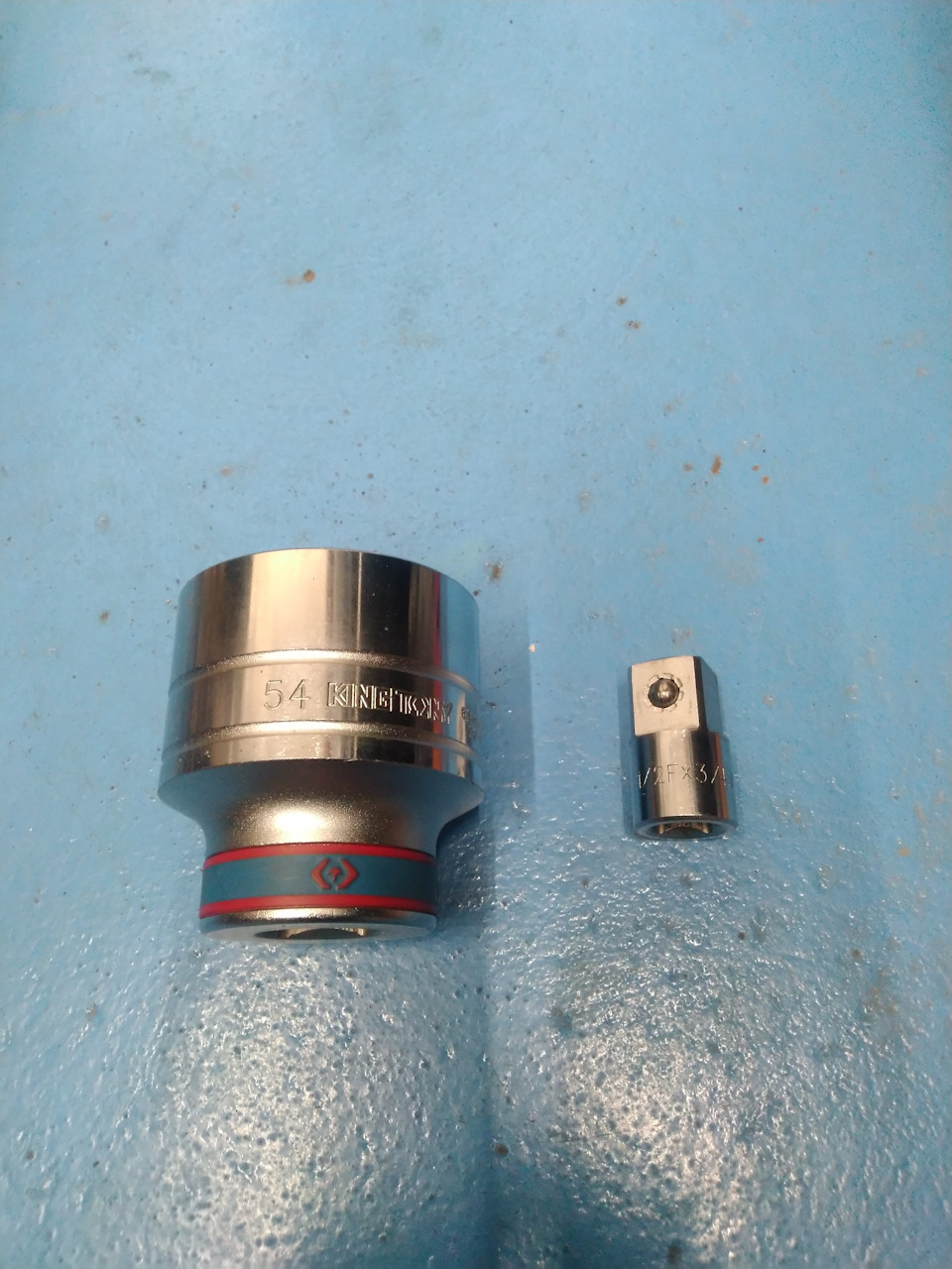 для ступичных гаек специально приобрёл это. цена в районе 700 рублей — Toyota Hilux Surf (2G)