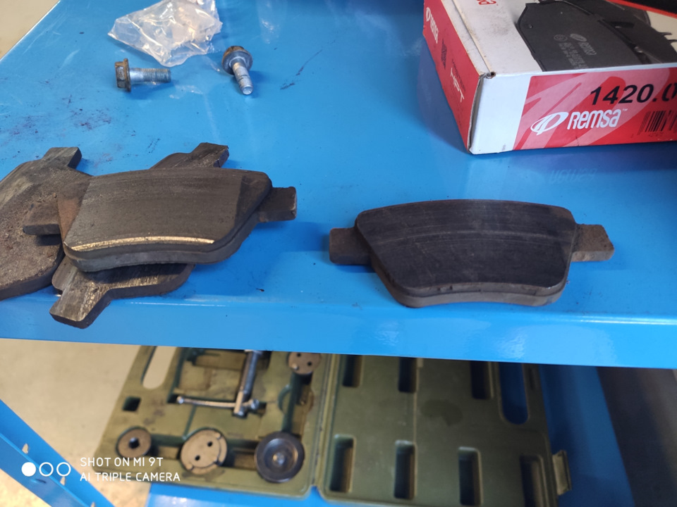 Замена задних колодок OKTAVIA A5 — DRIVE2