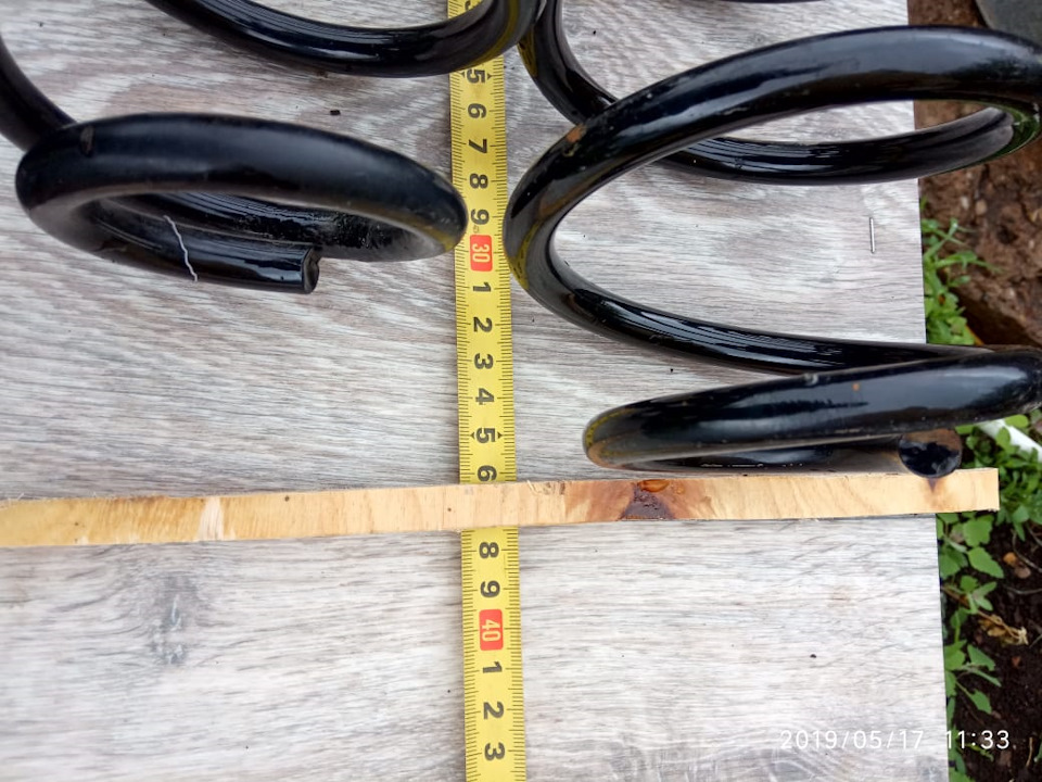 Слева РС справа Евро — Skoda Superb Mk2. Запчасти на фото: L7506