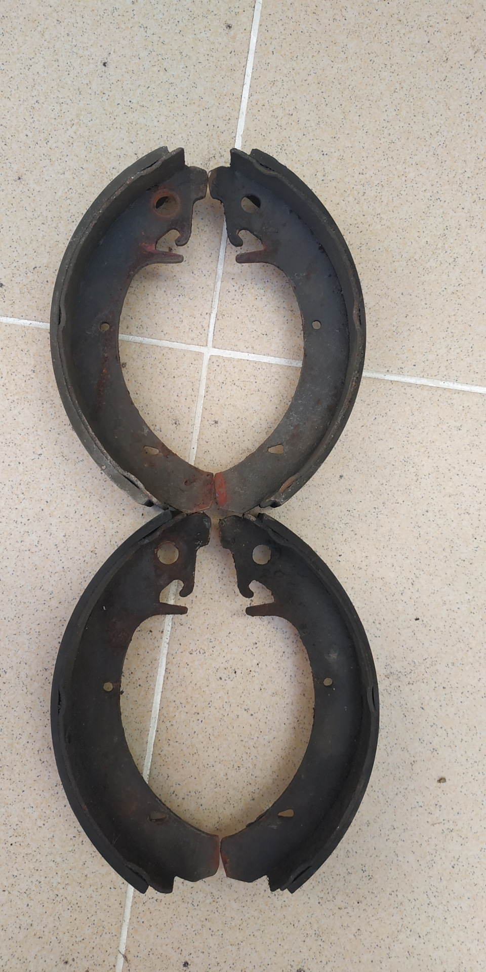 Неравномерный износ на обоих колесах, это норм вообще? — Lada Granta