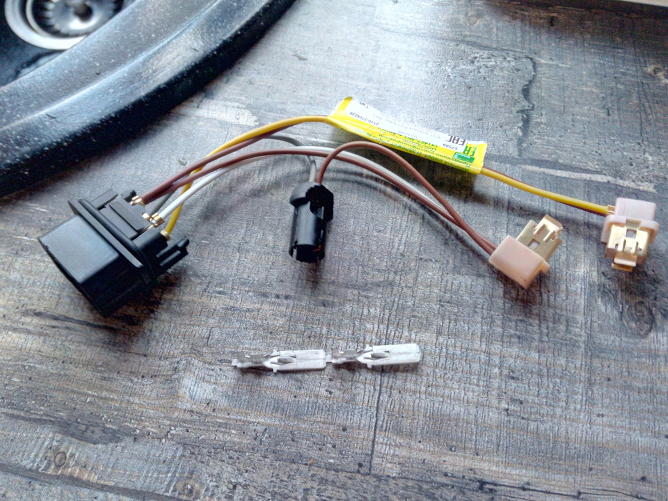 Установка галогена Н1 в биксеноновые линзы. — Ford Focus II Hatchback ...