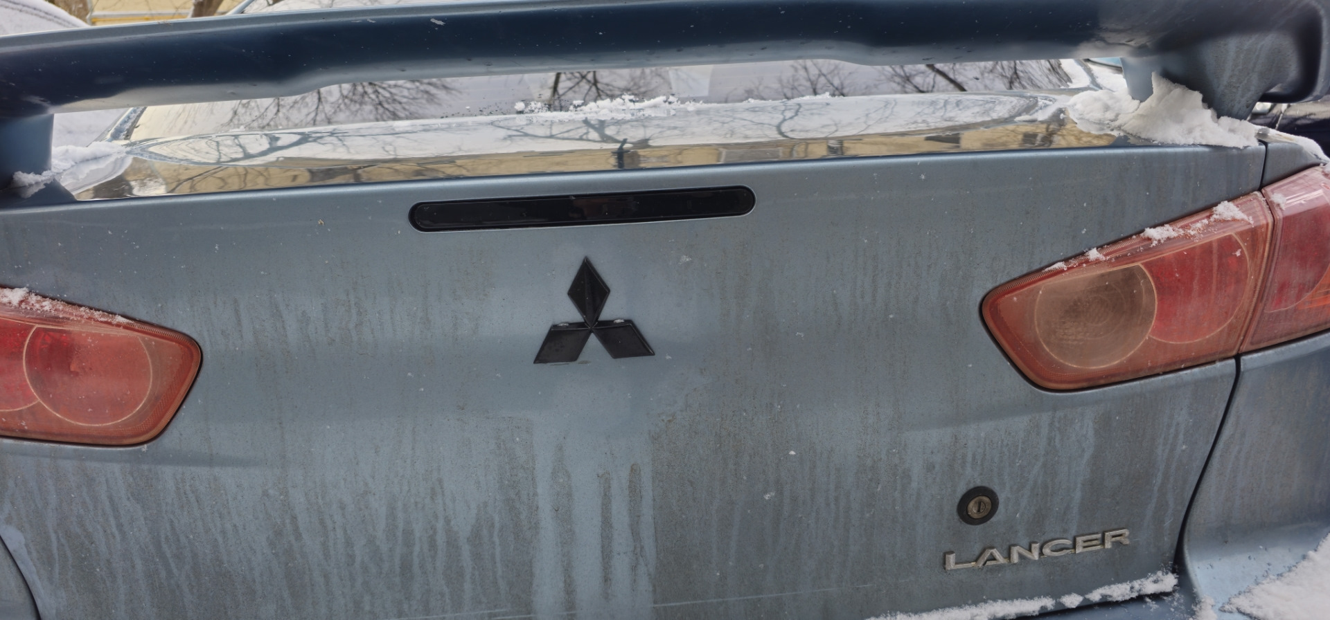 Замена стоп-сигнала в крышке багажника — Mitsubishi Lancer X, 1,8 л ...