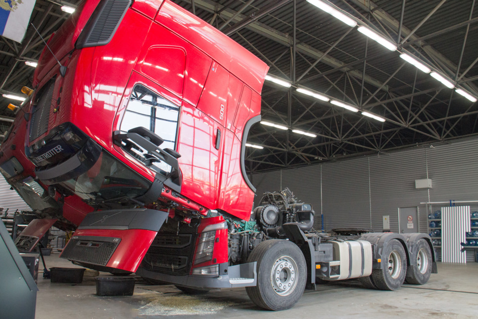 Замена бачка радиатора грузового автомобиля Volvo — Автобаки на DRIVE2