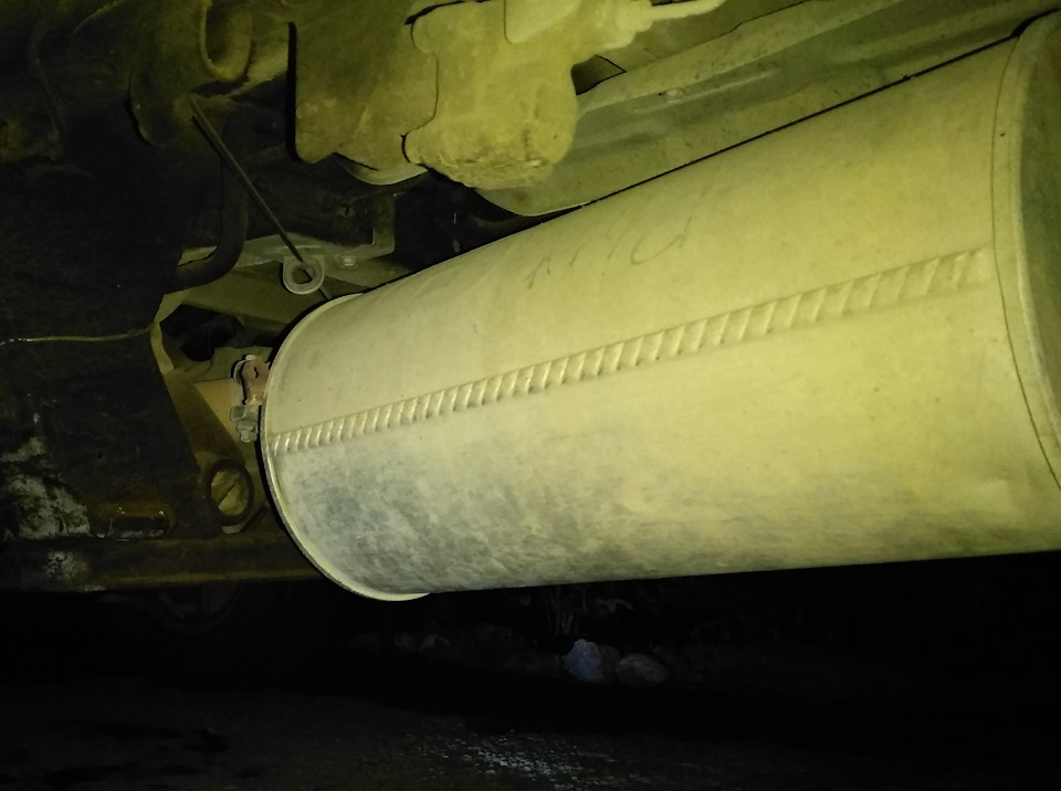 Выхлоп в бок, минус вес — Nissan Urvan (E24), 2,5 л, 1990 года | своими ...