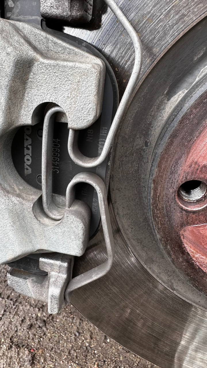 #3. Похоже перегрел тормозные диски — Volvo XC60 (2G), 2 л, 2018 года ...