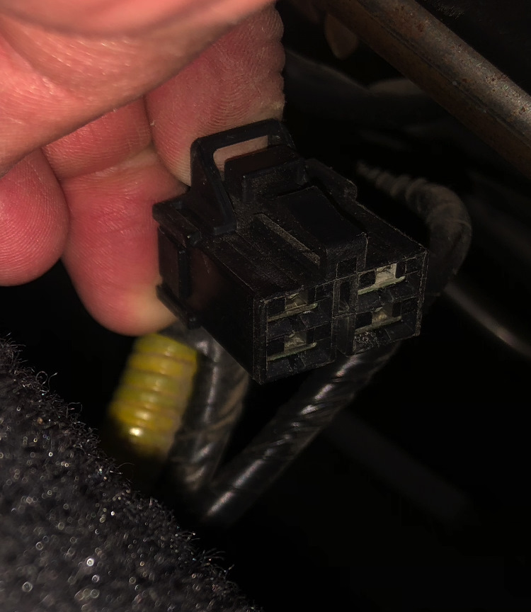 14. Нужна подсказка — разъем под водительским сиденьем — Subaru Outback ...