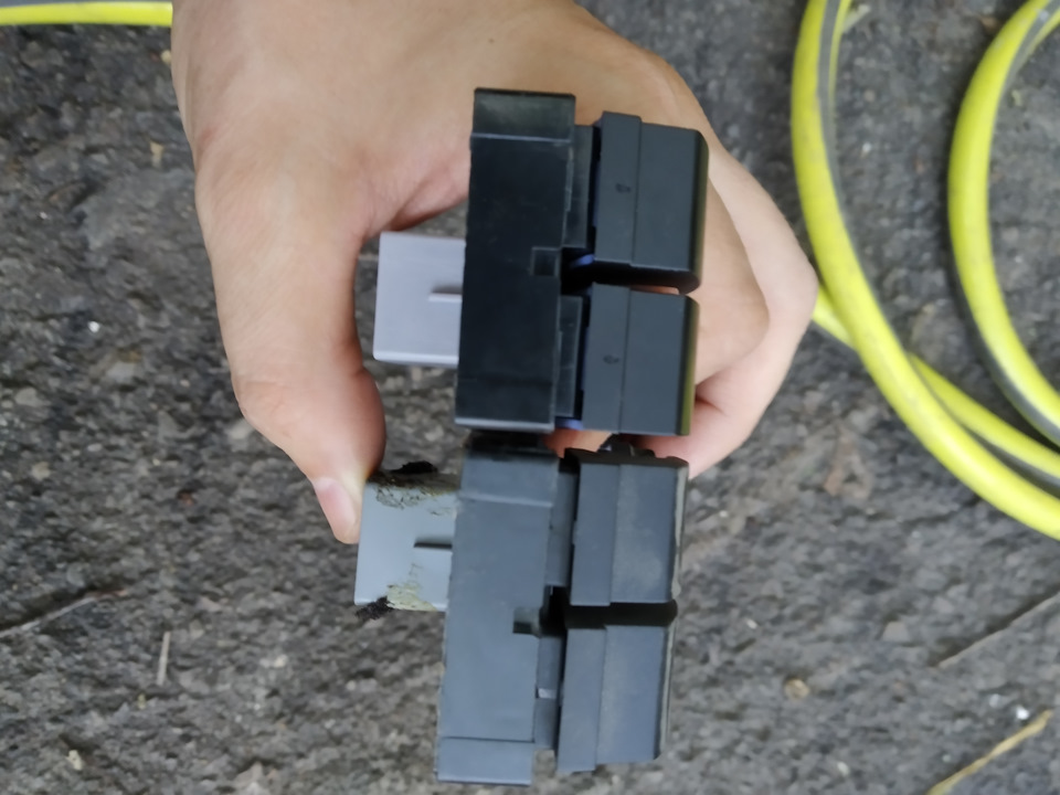 шкода фабия кнопка на водительской двери