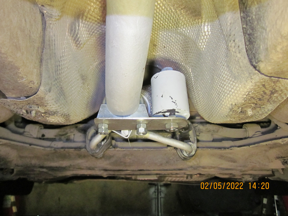 Самодельный вибродемпфер с возможностью изменения массы груза. Возле гофры — Lada Vesta SW (1G)