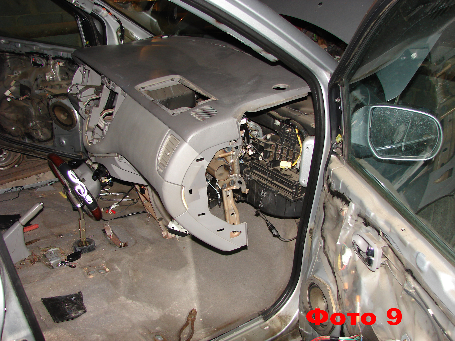 как снять торпеду на мазде