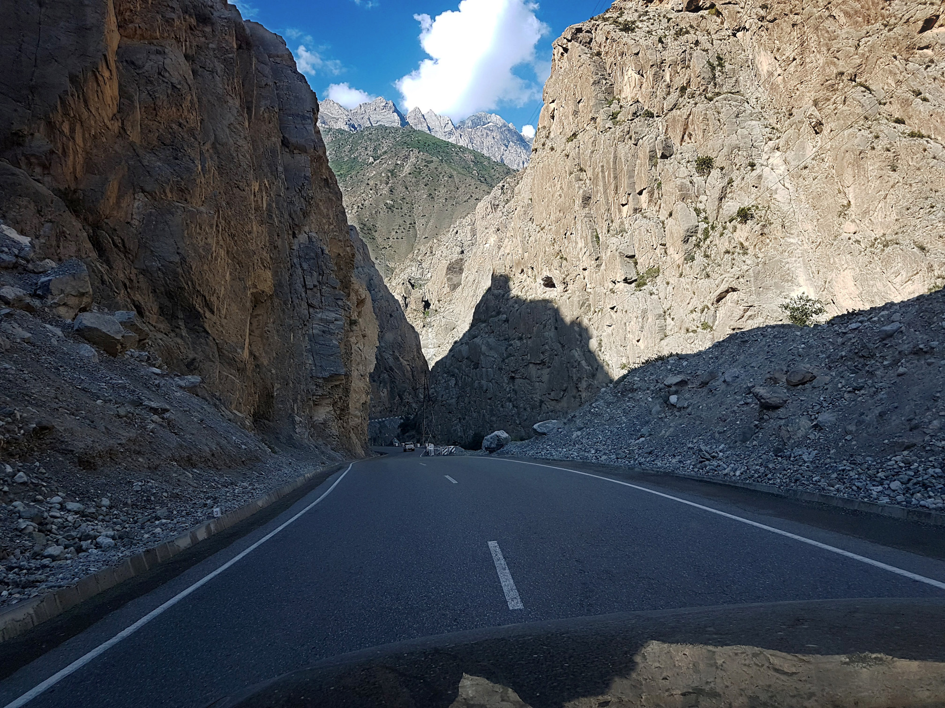 Таджикская дорога