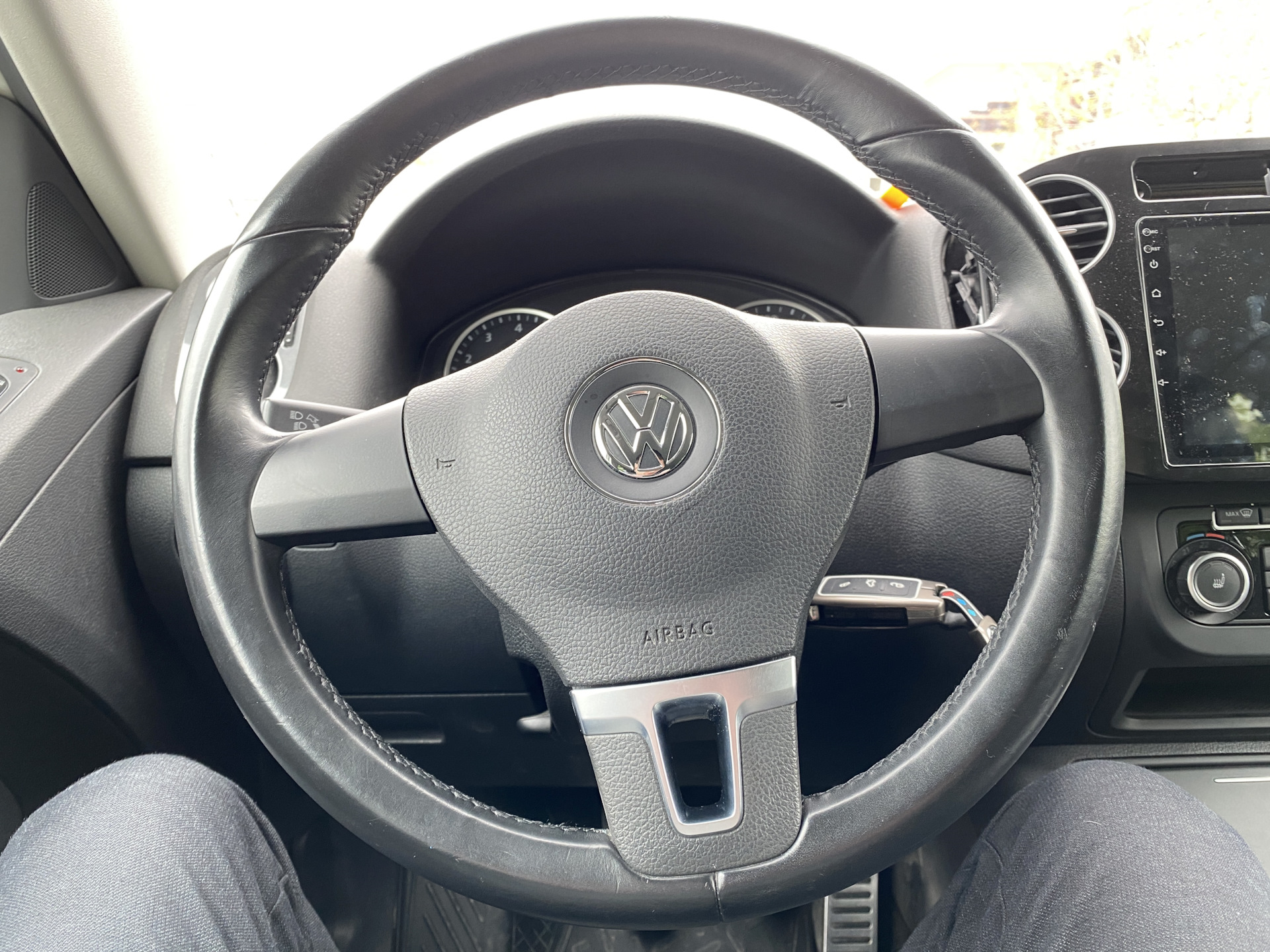 VW Golf V вставка на руле. - Volkswagen Golf Mk5, 2 л, 2007 года тюнинг DRIVE2