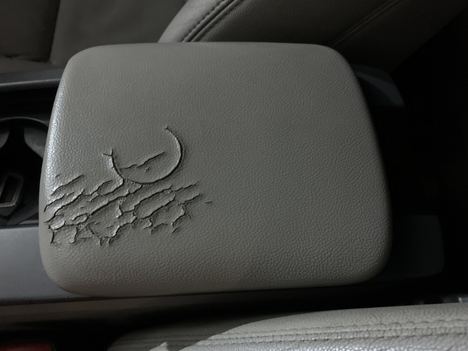 Подлокотник 🤗 — Volvo S40 (2G), 2,4 л, 2008 года | другое | DRIVE2