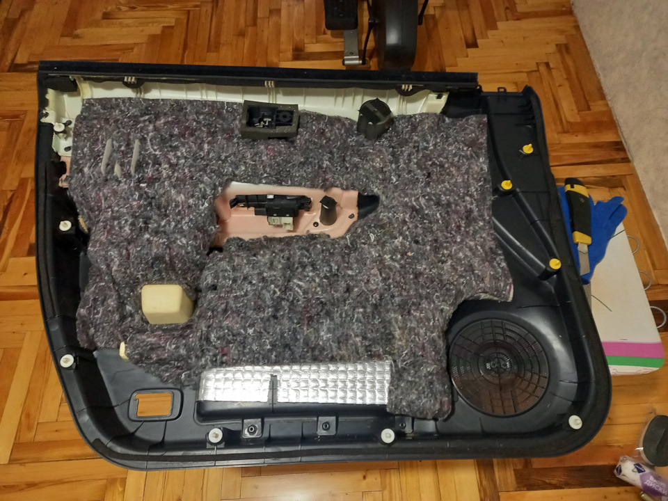 Бюджетная шумка передних дверей — Renault Koleos (1G), 2,5 л, 2008 года ...