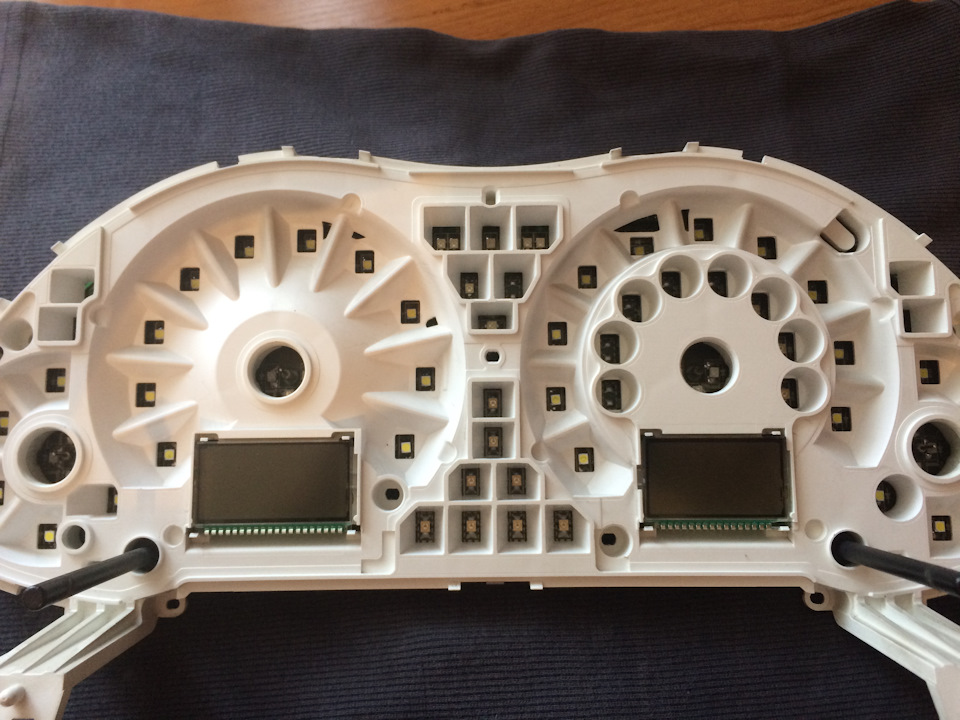 Инверсия экранов приборной панели — Toyota Avensis II, 2 л., 2003 года ...