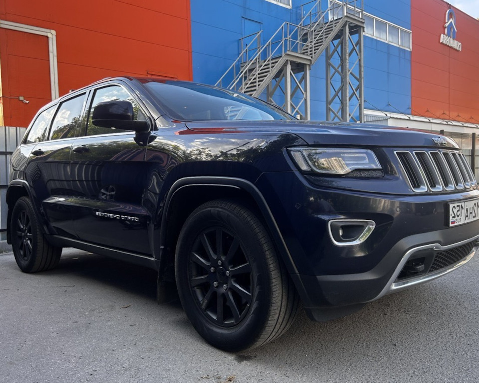 Jeep Grand Cherokee в грязи