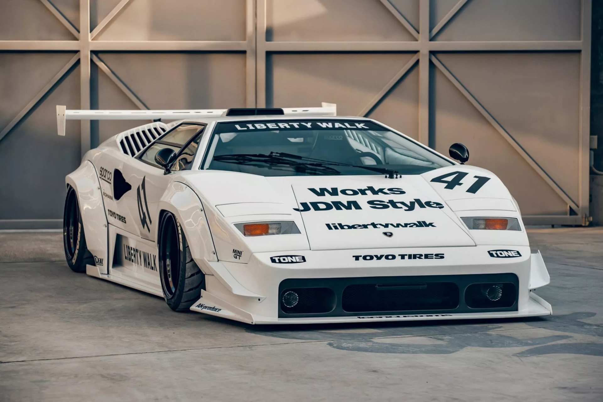 Lamborghini Countach by Liberty Walk. — DRIVE2