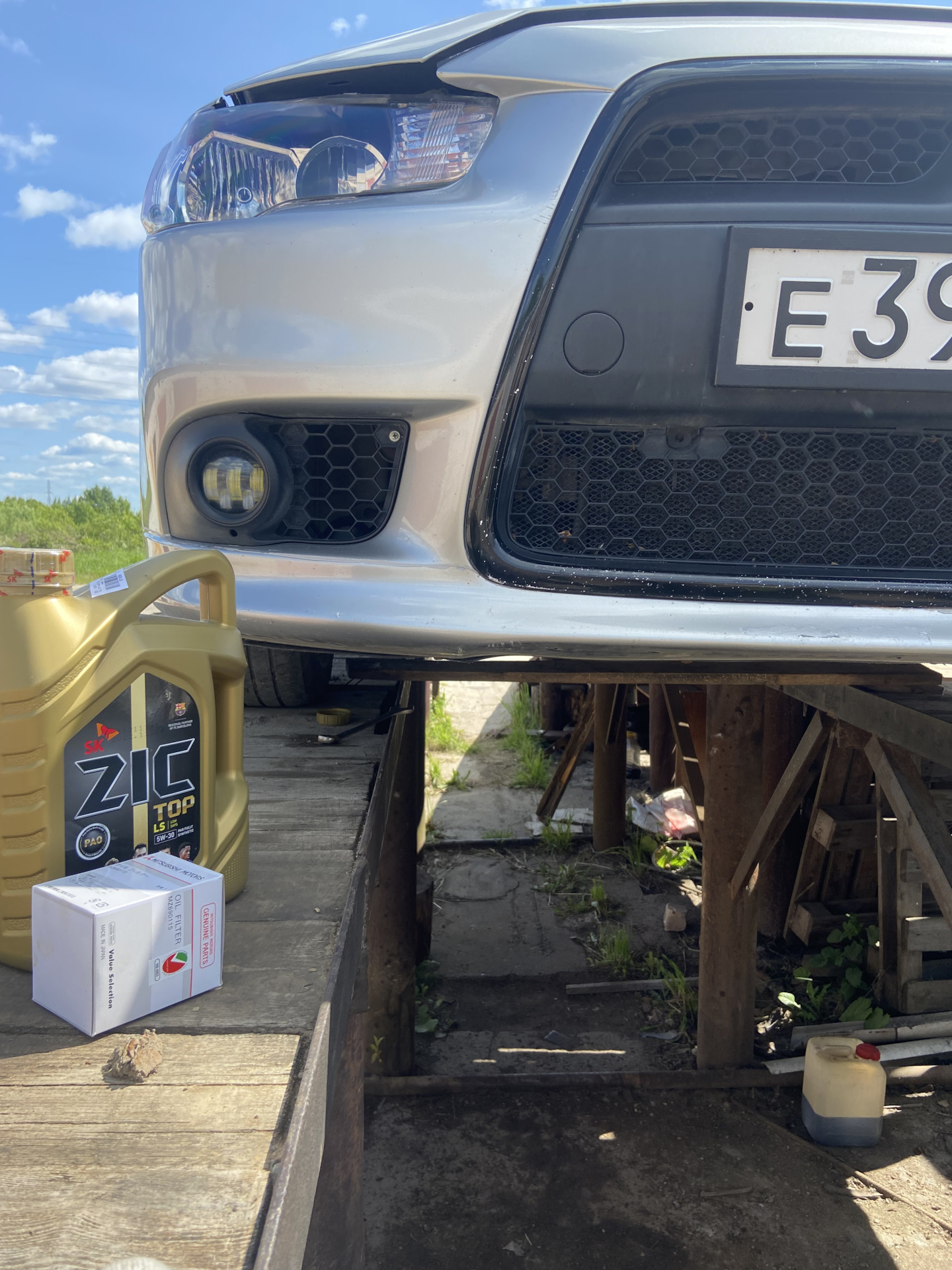 Замена масла, чистка дросселя, полировка фар, выправление вмятин ...