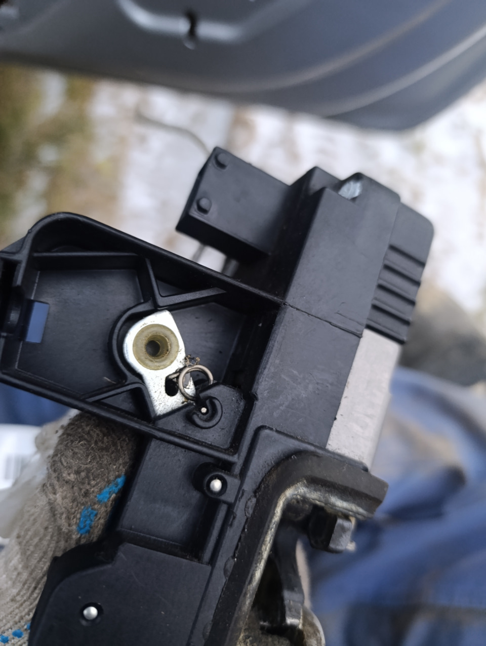 Приехал б/у замок, оказывается там стоит пружинка — Opel Meriva (A)