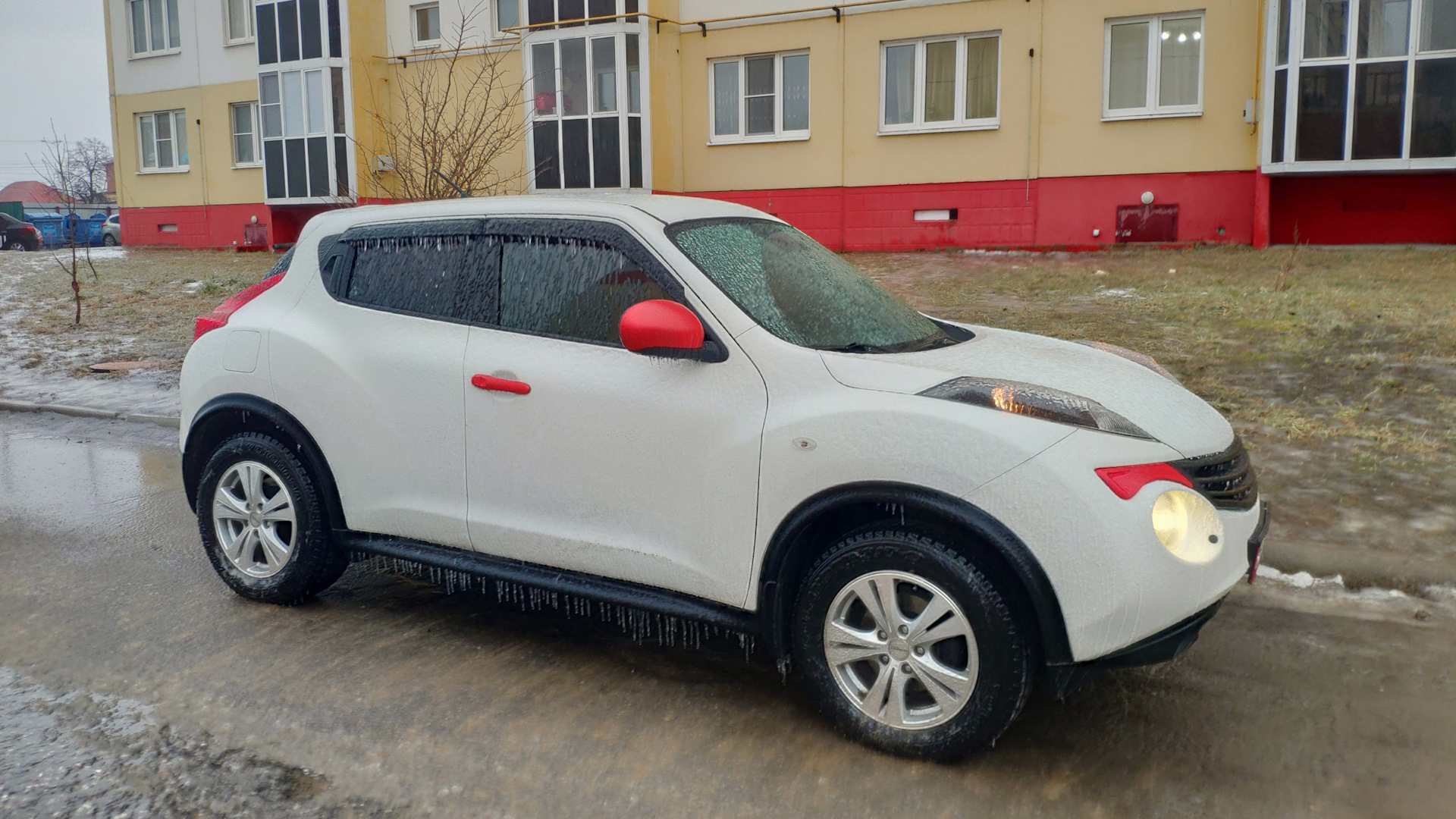 Nissan Juke белый перламутр