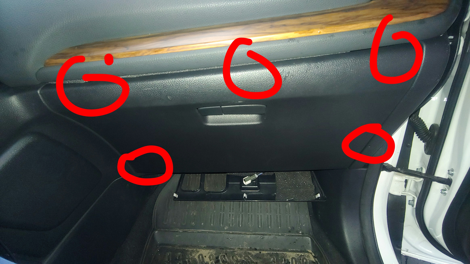 Как снять бардачок на везеле Продолжение борьбы со стуком бардачка - Honda CR-V (5G), 2,4 л, 2018 года своими