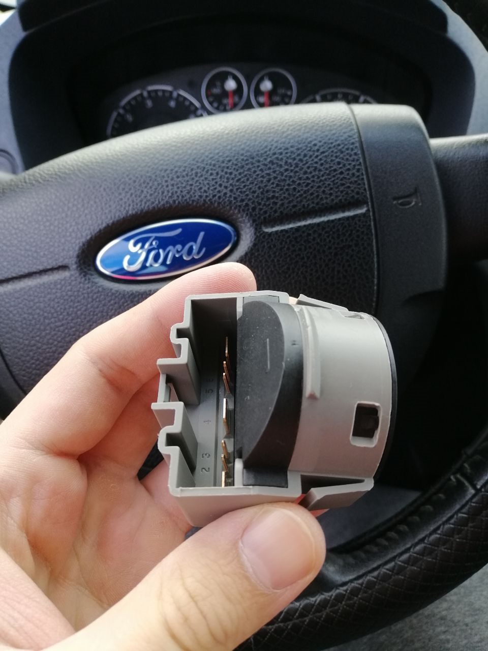 Решение проблем с хаотичным выключением магнитолы и зависанием ...