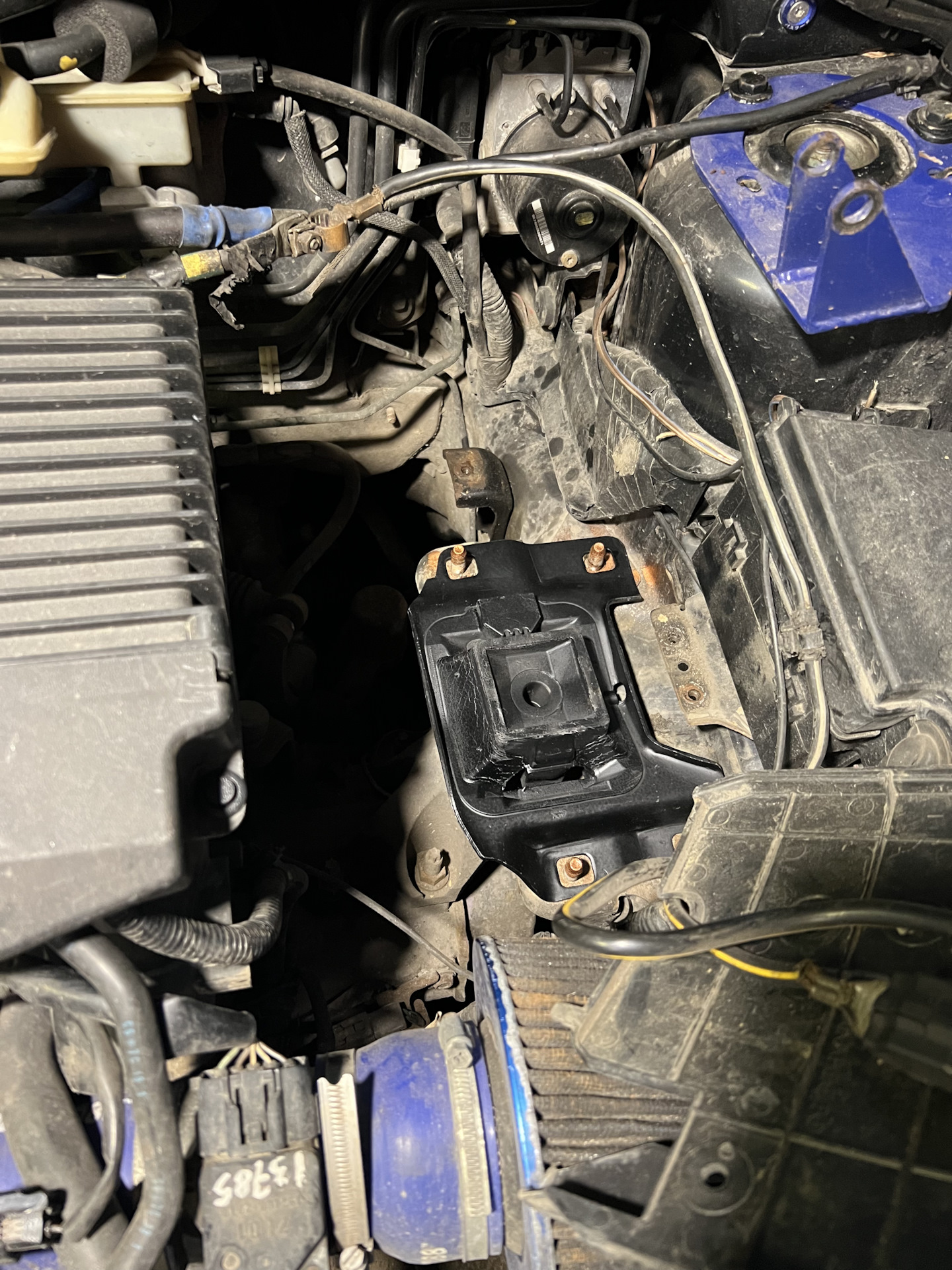 Подушка коробки — Mazda 3 (1G) BK, 1,6 л, 2007 года | расходники | DRIVE2