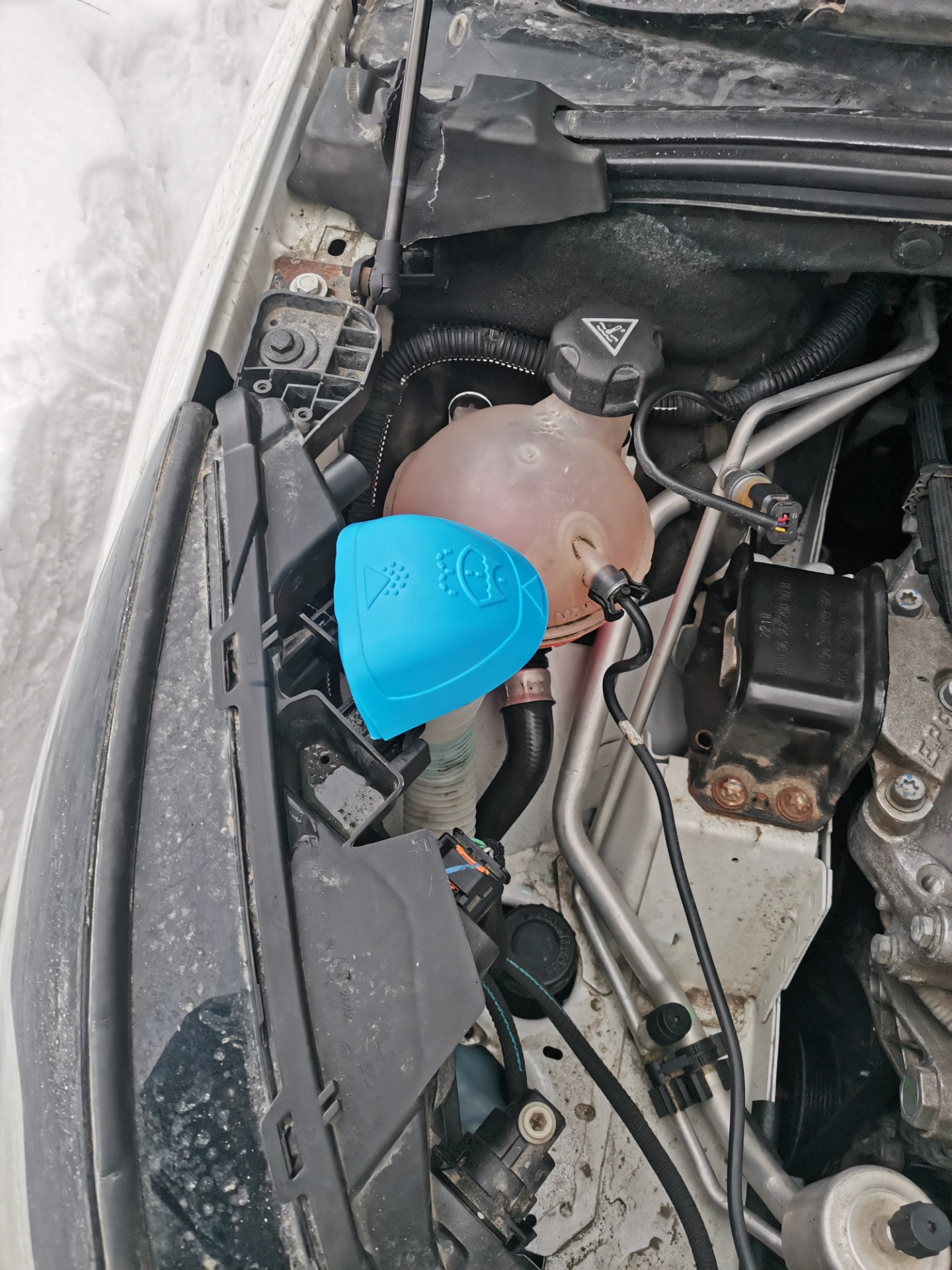 Крышка для бочка омывайки — Citroen C4 L, 1,6 л, 2018 года | другое ...
