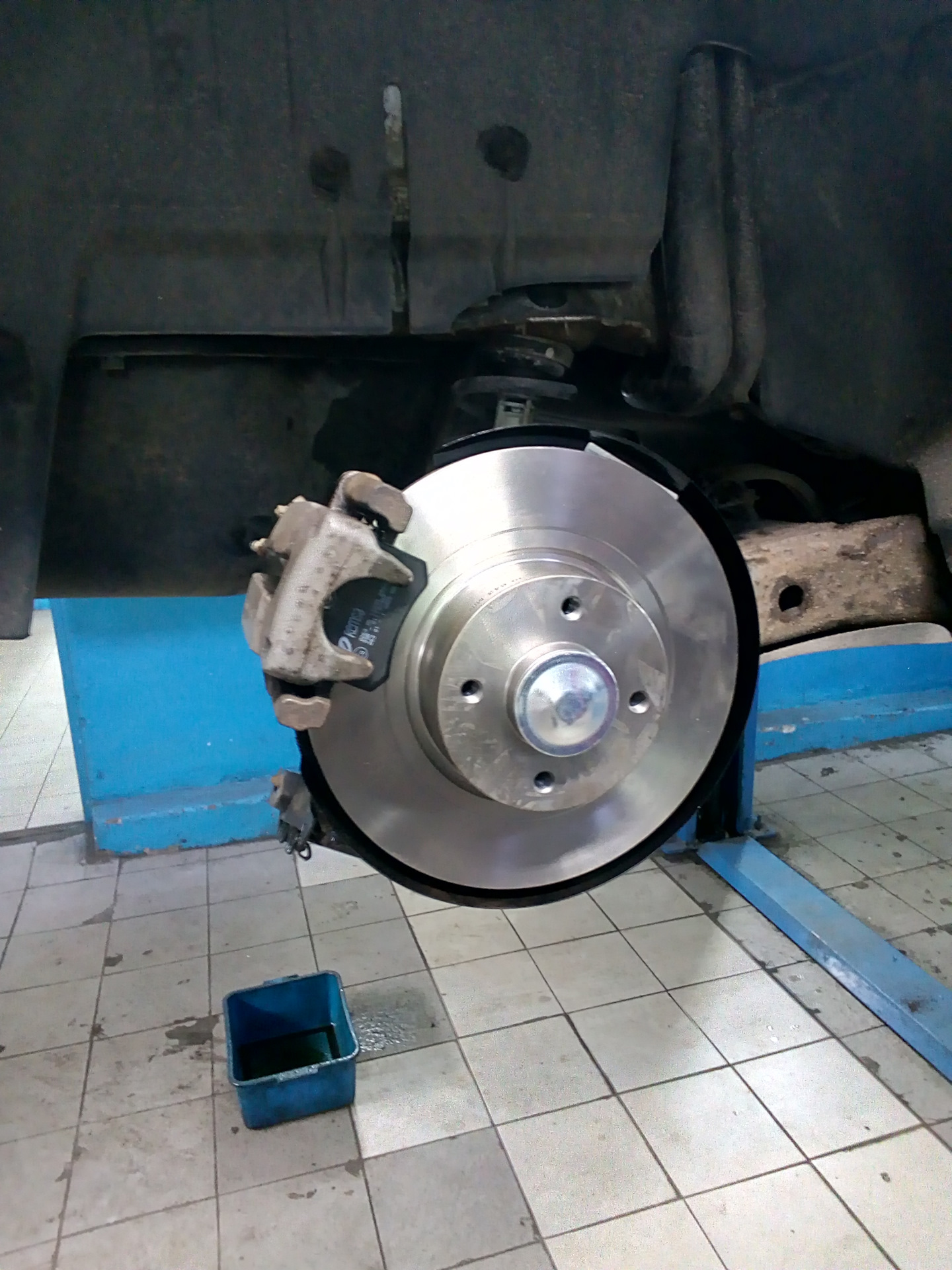Заменили задние диски с колодками — Renault Megane II, 1,6 л, 2006 года ...