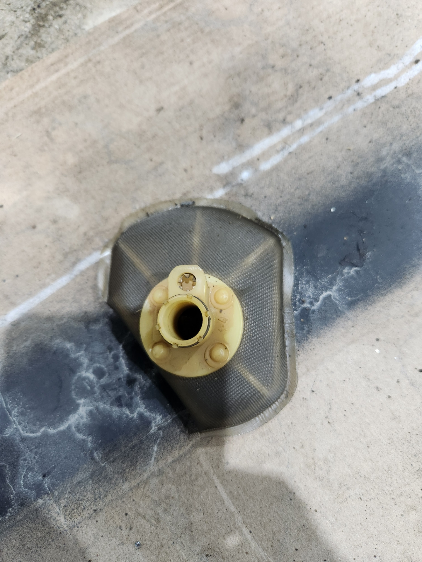 Как я решил фильтр топливный поменять — Lada Приора хэтчбек, 1,6 л ...