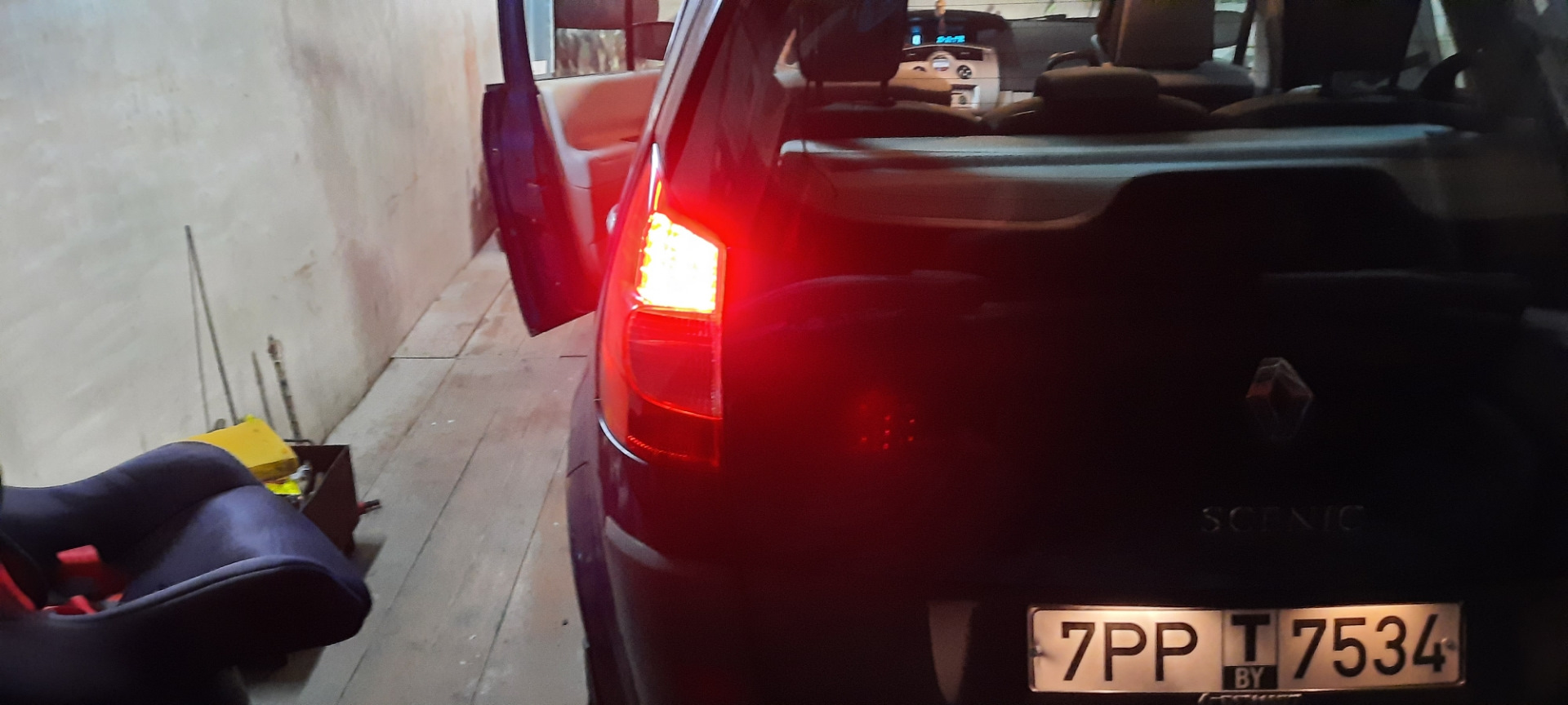 Задний стоп.Габарит — Renault Scenic II, 1,5 л, 2008 года | электроника ...