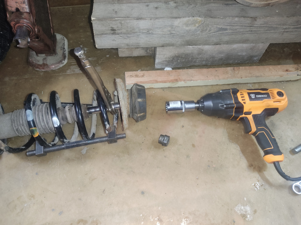 Ремонт задних стоек на дастере (новый способ). — Renault Duster (1G), 1 ...