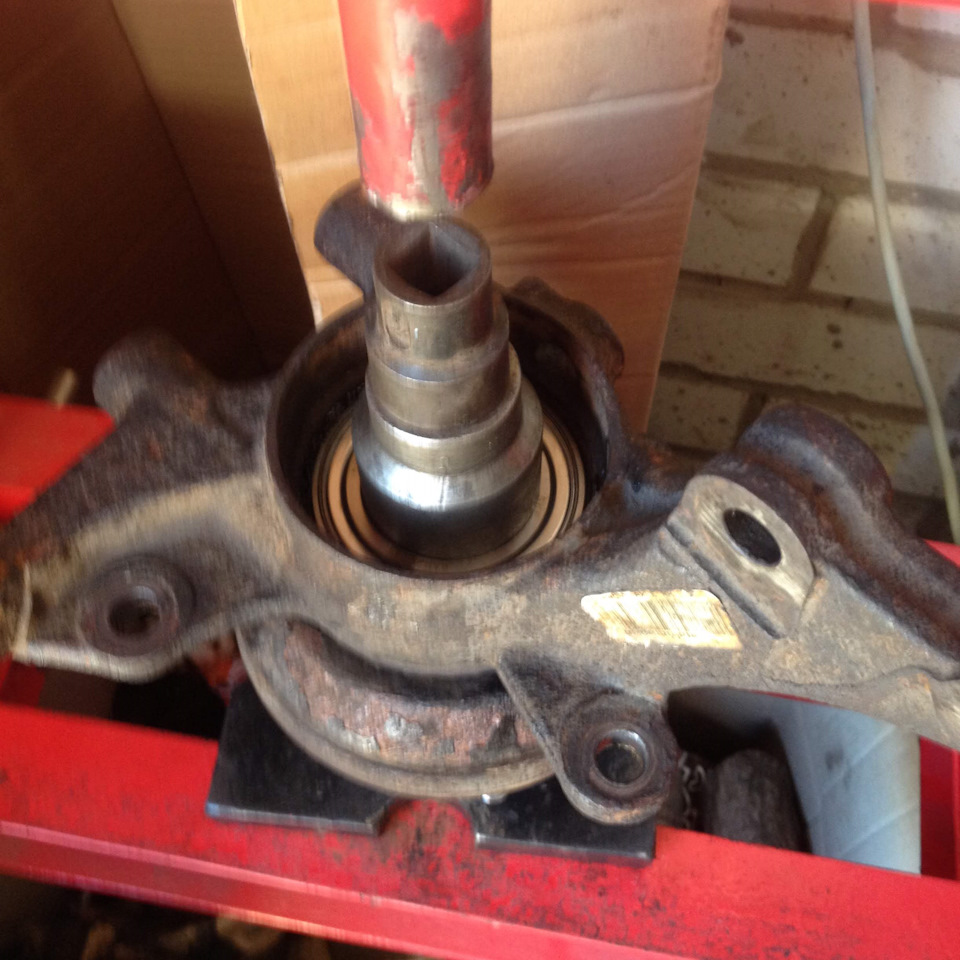 Замена правых опоры и ступичного подшипника — KIA Ceed (1G), 1,6 л ...