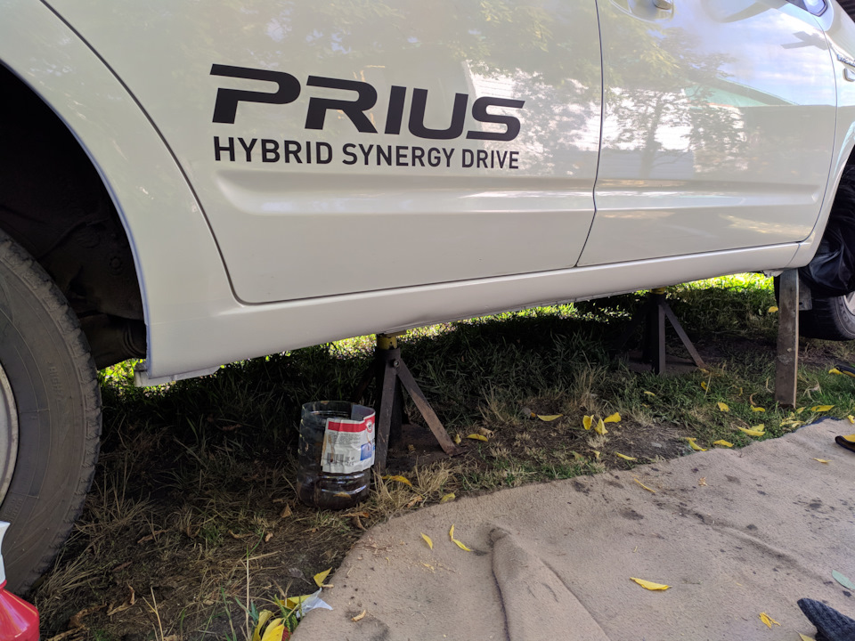 Далее акрил и лак, так стало — Toyota Prius (20)