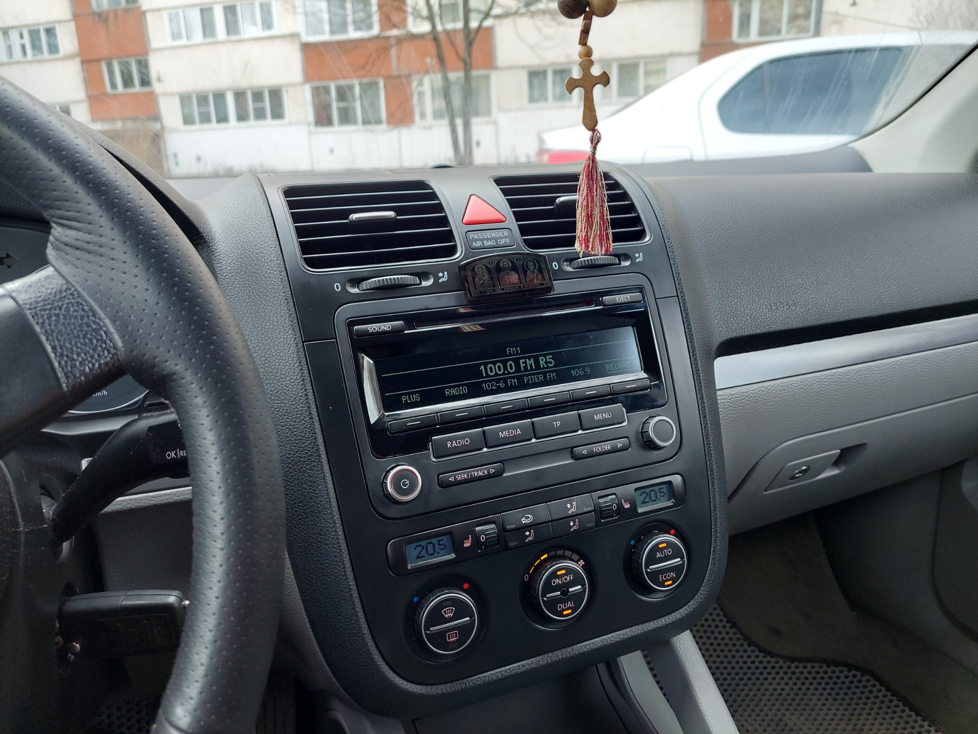 Как снять магнитолу на фольксваген джетта Help - Volkswagen Jetta V, 1,6 л, 2006 года автозвук DRIVE2