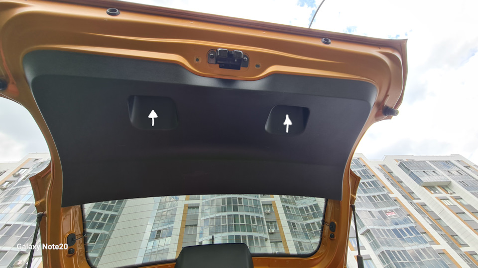 Накладка двери багажника — Renault Duster (2G), 1,3 л, 2022 года ...