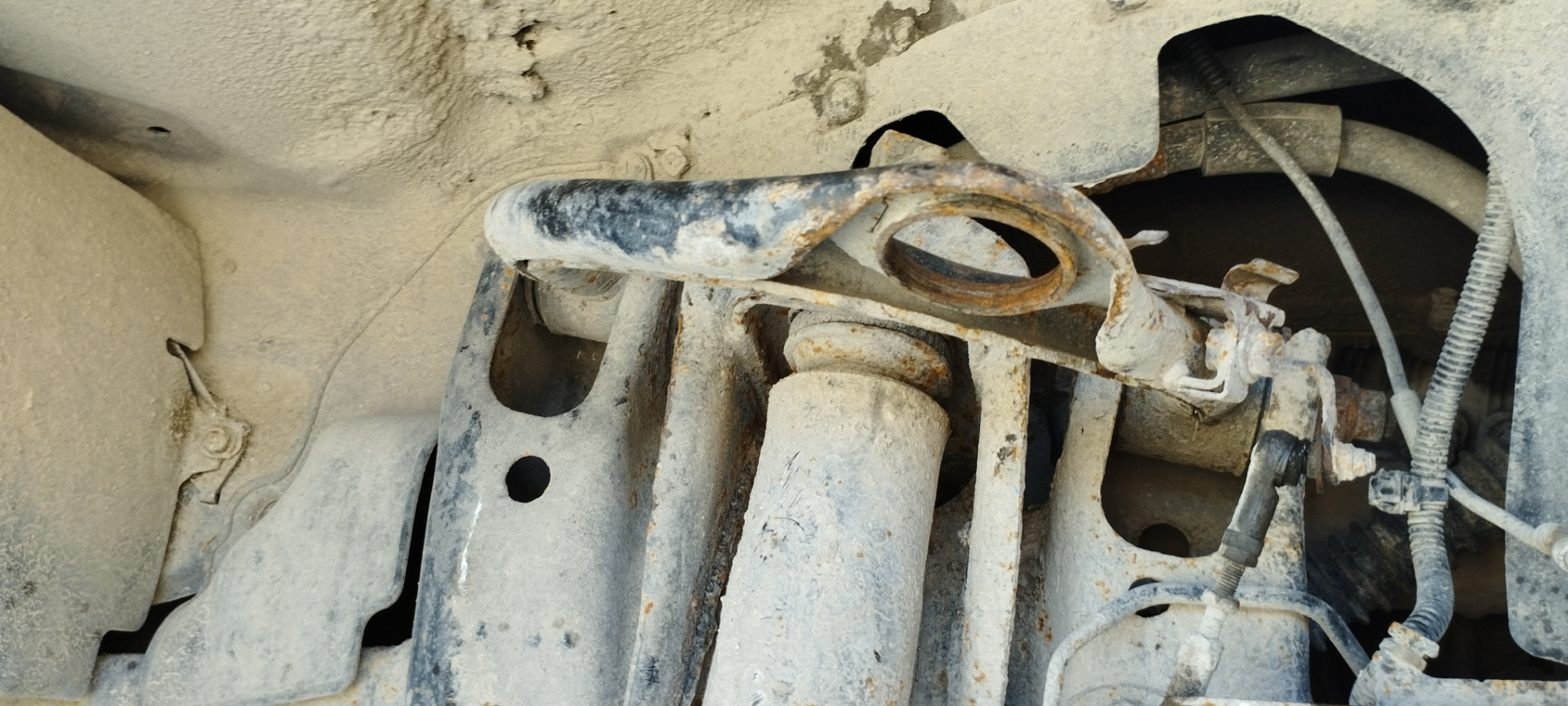 Замена верхней шаровой без снятия рычага — Lexus LX (UZJ100), 4,7 л ...