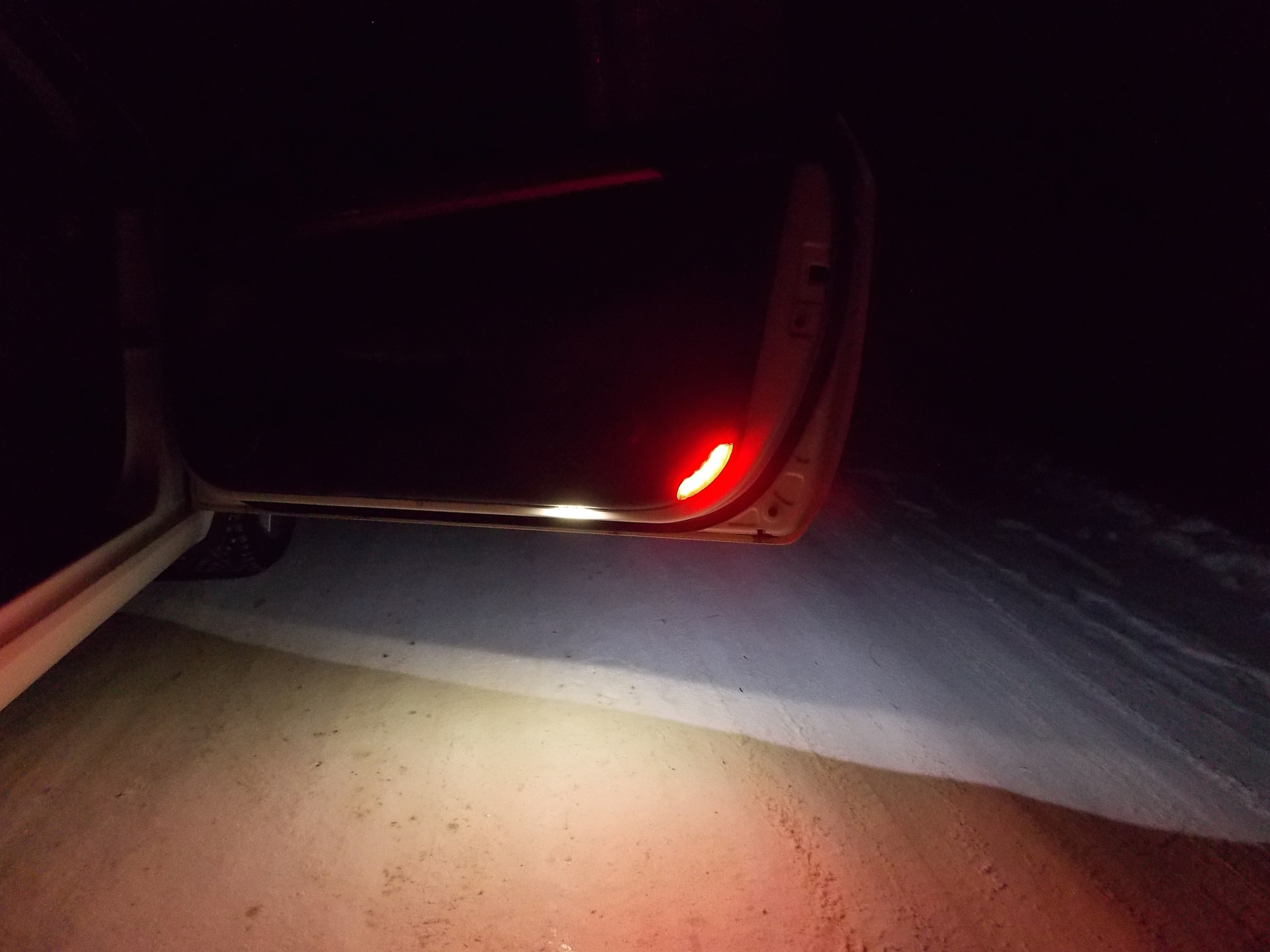 Кнопки для печки в авто с подсветкой. Подсветить 4. Лампа подсветки двери kia cerato 1. Тойота королла с подсветкой. Подсветка салона форд мондео 4.