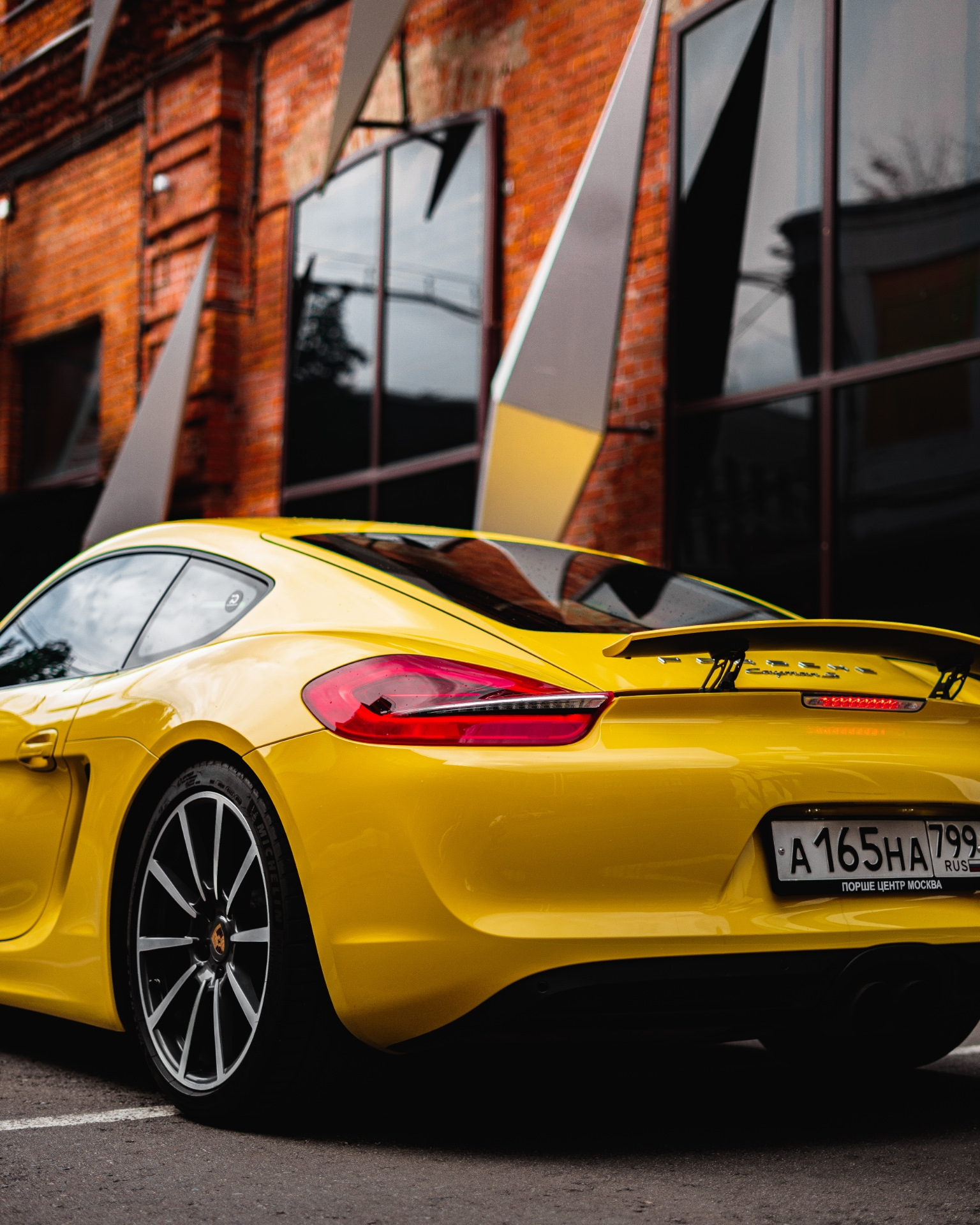 Porsche Cayman 1