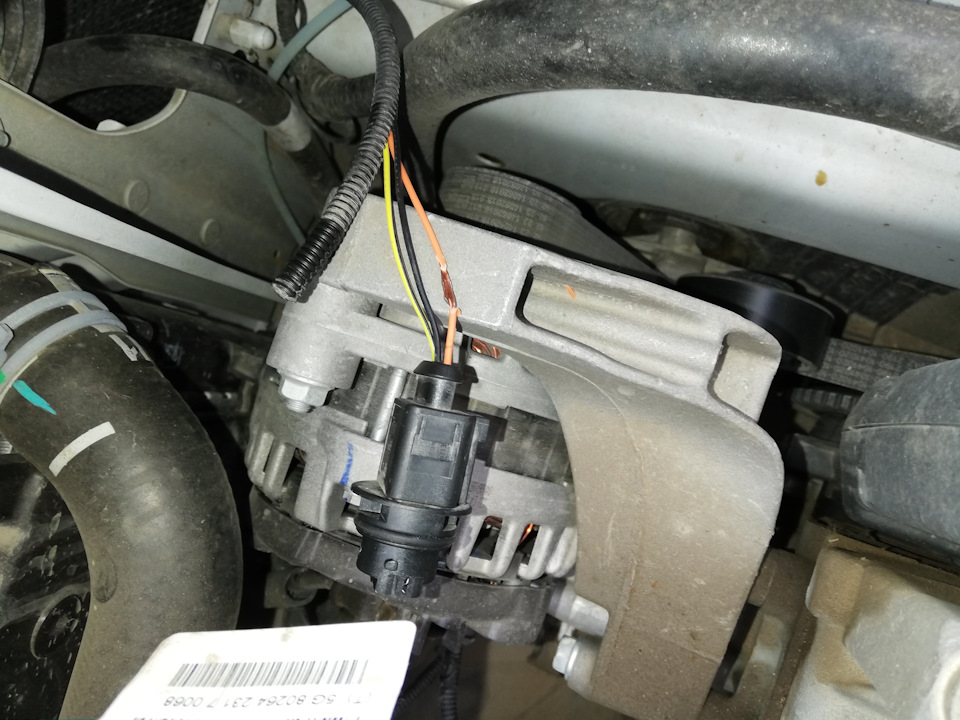 Далее подключаем питание к заводскому дхо. В нашем случае это оранжевый провод. Всё изолировал и обратно засунул в гофру. Питание с одной стороны только нужно подключать, так как от комплекта идёт один общий провод — Lada Granta (2G) FL