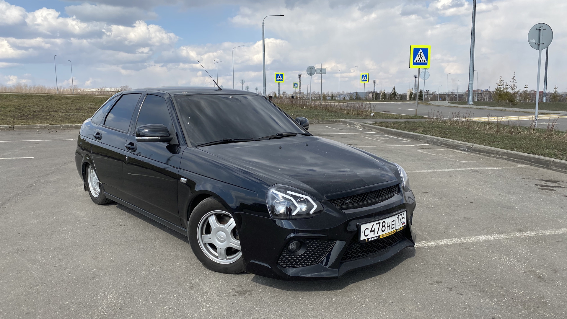 Lada Приора хэтчбек 1.6 бензиновый 2011 | AMG style на DRIVE2