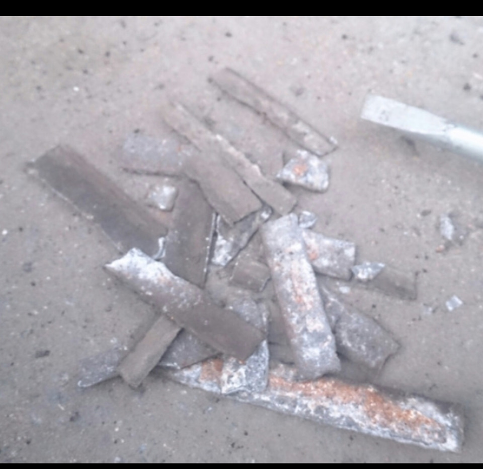 Скрежет при торможении в районе заднего правого тормозного барабана ...