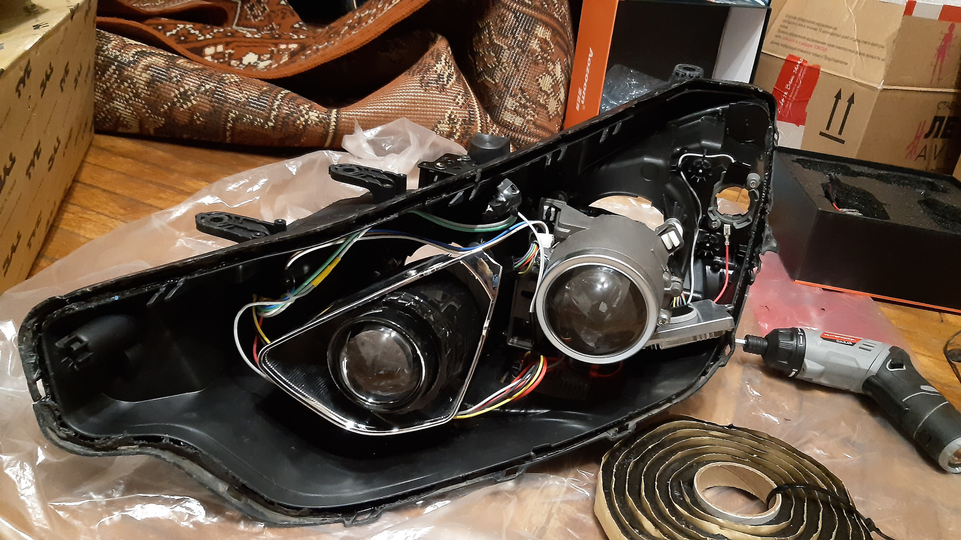 Установка линз aozoom. Aozoom a5. Aozoom a7 pro bi-led. Билед линзы в пежо 301. Установка линз aozoom в фары мазда 6 gh какие нужны.