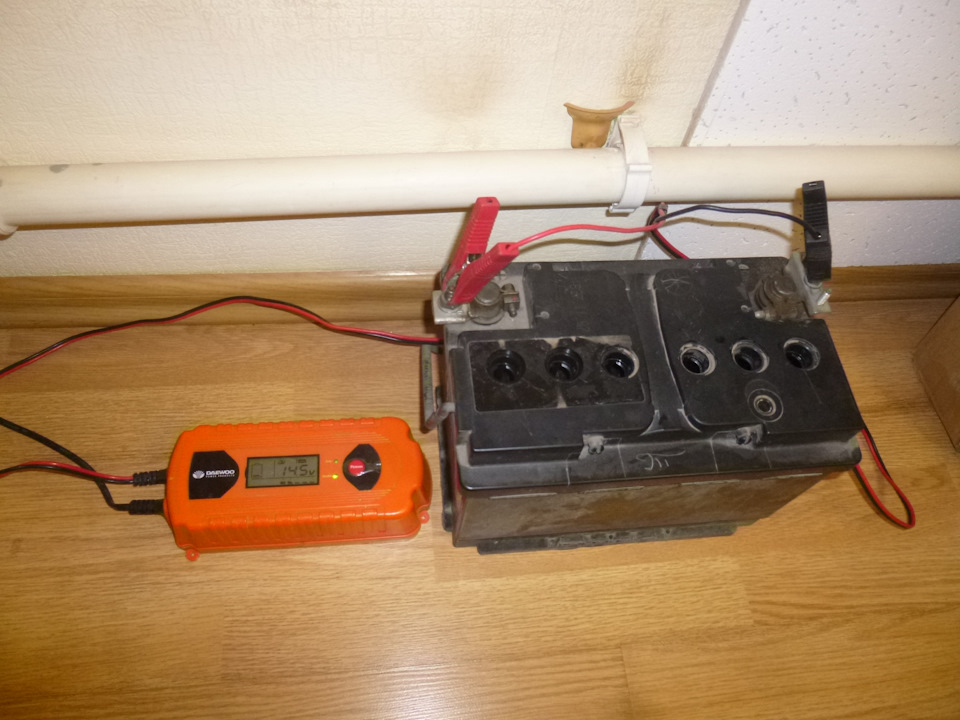 VAAAAgPB8eA 960 Как открутить пробки на аккумуляторе